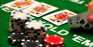 Studio live-dealer profesional jago ledak dengan meja blackjack dan roulette